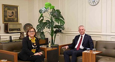 Yeni İstanbul Valisi Gül, Fatma Şahin'e veda ziyaretinde bulundu