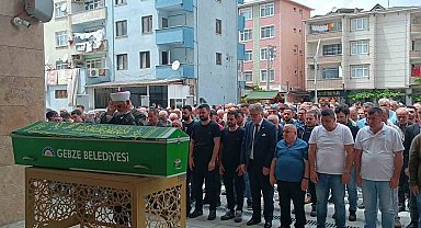 Yeni taşındığı evin camını silerken düşüp hayatını kaybetmişti, son yolculuğuna uğurlandı