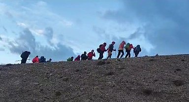 Yerli ve yabancı dağcılardan Süphan Dağı'na yoğun ilgi