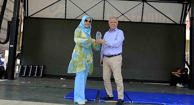 Yıl sonu şenliğinde doyasıya eğlendiler