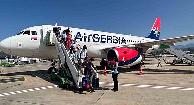 Yılın ilk Sırp turist kafilesi Gazipaşa-Alanya Havalimanı'na geldi