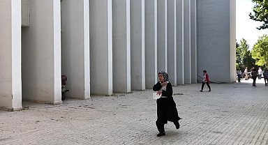 YKS'de ikinci oturum maraton koşusunu aratmadı, saniyeler ile sınava yetiştiler