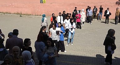 YKS'nin ilk oturumu başladı