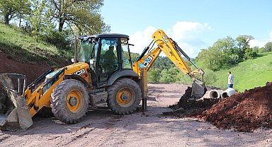 Yol bakım ve onarım çalışmalarını sürdürüyor