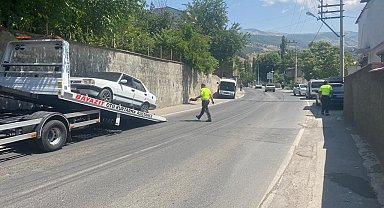 Yol kesip araçları durduran şahsa vatandaş müdahale etti