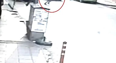 Yola aniden fırlayan çocuğa otomobil böyle çarptı