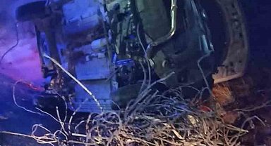 Yola düşen hurda demir yığınına cip çarptı: 3 yaralı