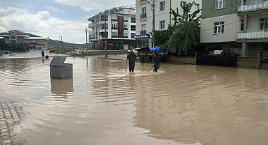 Yolların göle döndüğü Beyşehir'e rekor yağış