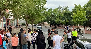 Yolu kapatıp CHP'li belediyeye tepki gösterdiler