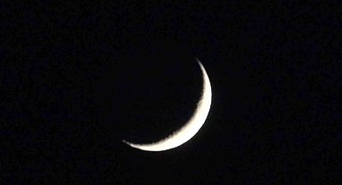 Yüksekova'da kartpostallık "hilal" manzarası