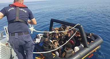 Yunan unsurlarınca ölüme terk edilen 14 kaçak göçmen kurtarıldı