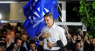 Yunanistan'da seçimin galibi Miçotakis'in partisi oldu