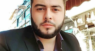 Yuvarlanan tomruk yüklü kamyondan atlayan sürücü hayatını kaybetti