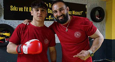 Zayıflamak için başladığı kick boksta dünya ikinci oldu