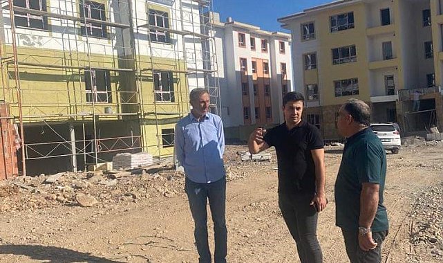 Göreve yeni başlayan Kaymakam Çelik deprem konutlarını inceledi