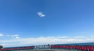 100 kızla renkli 100. yıl kutlaması