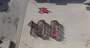 100 öğrenciden 100'ncü yıla özel koreografi