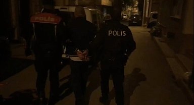 13 yıl hapis cezası bulunan hırsız yorganların arasından çıktı