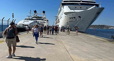 2 gemi ile 2 bin turist geldi