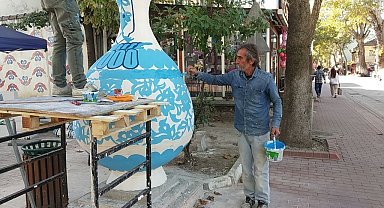 2 metre boyunda İznik çinisinden dev vazo