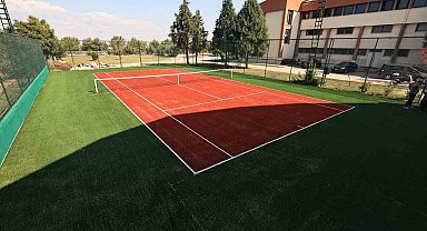 2 milyonluk tenis kortları yeni yüzüyle hizmete hazır