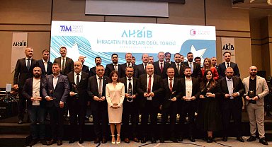 2022'nin ihracat yıldızları töreninde Beyza Piliç'e ödül