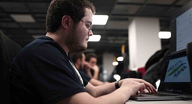 3 gün uyumadan yazılım geliştirmek için yarıştılar