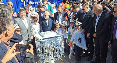 '26. Adilcevaz Ceviz Festivali' renkli görüntülere sahne oldu