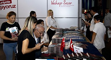 '8. CNR Mersin Kitap Fuarı'nda Mersin Büyükşehir Belediyesinin standına yoğun ilgi