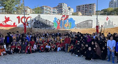 'Cumhuriyet Treni' duvar resmi tamamlandı