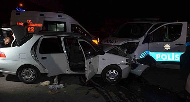 'Dur' ihtarına uymayan otomobil polis otosuyla çarpıştı: 2'si polis 8 yaralı