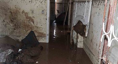 4 çocuğu sel sularında kalan aile evsiz ve eşyasız kaldı