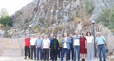 41 yıl önce sıra arkadaşları olan liseliler, Kozan'da bir araya geldi