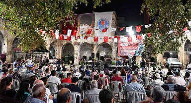 6.Karacaoğlan Türküleri Gecesi Mut Taşhan'da gerçekleşti
