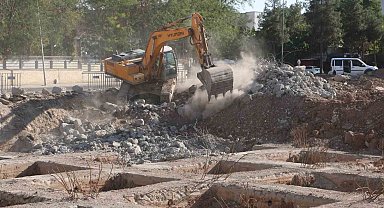 89 kişiye mezar olan Galeria Sitesi'nin temeli kapatılıyor