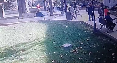 Abdest alan adamın cüzdanını çaldılar