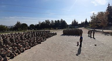 Acemi askerlere tatbikat eğitimi yapıldı