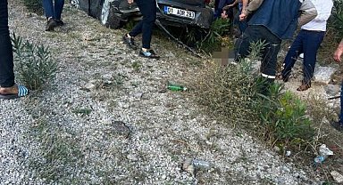 Adana'da otomobil şarampole devrildi: 3 yaralı