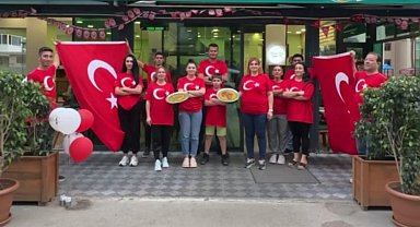 Adanalı tatlıcıdan 100. yıl kutlaması