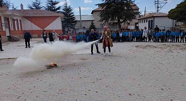 AFAD'dan ilkokul öğrencilerine yönelik deprem ve yangın tatbikatı