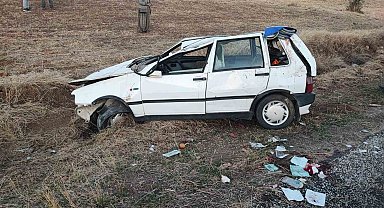 Afyonkarahisar'da otomobil şarampole devrildi 4 yaralı