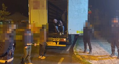 Ağrı'da Afgan uyruklu 80 düzensiz göçmen yakalandı