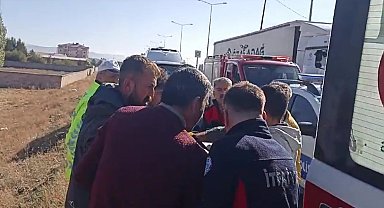 Ağrı'da takla atan traktörün sürücüsü yaralandı