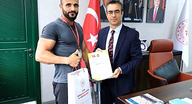 Ağrı'da yürüme engelli kalan inşaat işçisi, vücut geliştirme şampiyonasında Türkiye ikincisi oldu