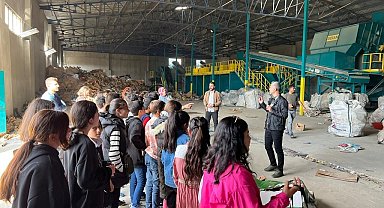 Ahlatlı öğrenciler geri dönüşüm tesisini ziyaret etti