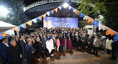 AK Parti Kahramankazan İlçe Teşkilatı'nda yeni üyelere rozet takıldı