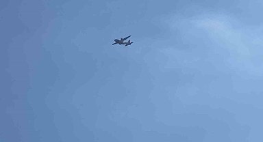 Akdeniz'de defalarca sorti yapan sahil güvenlik uçağı dikkat çekti