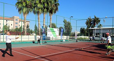Akdenizli çocuklara ücretsiz tenis kursu