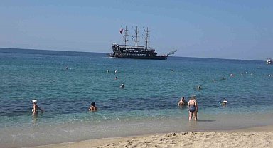 Alanya'da ekim ayında deniz keyfi sürüyor