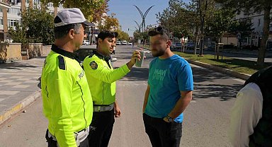 Alkolden ehliyeti alıkonulan sürücü sigortasız araçla kaçarken yakalandı